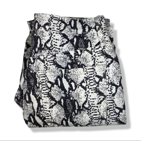 Frame denim - Cigarette Fit in black, grey and white snake print - Picture 3 of 5